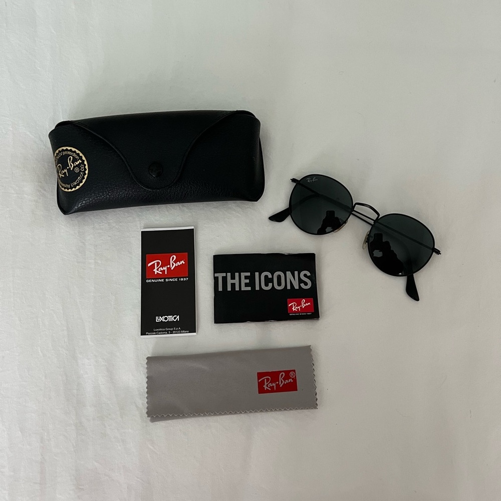 Ray-Ban Black Round Sunglasses